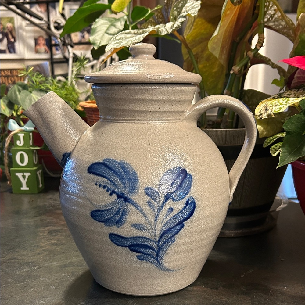 Rowe Pottery Works 2003 Tea Pot with Lid 9" Tulip Pattern